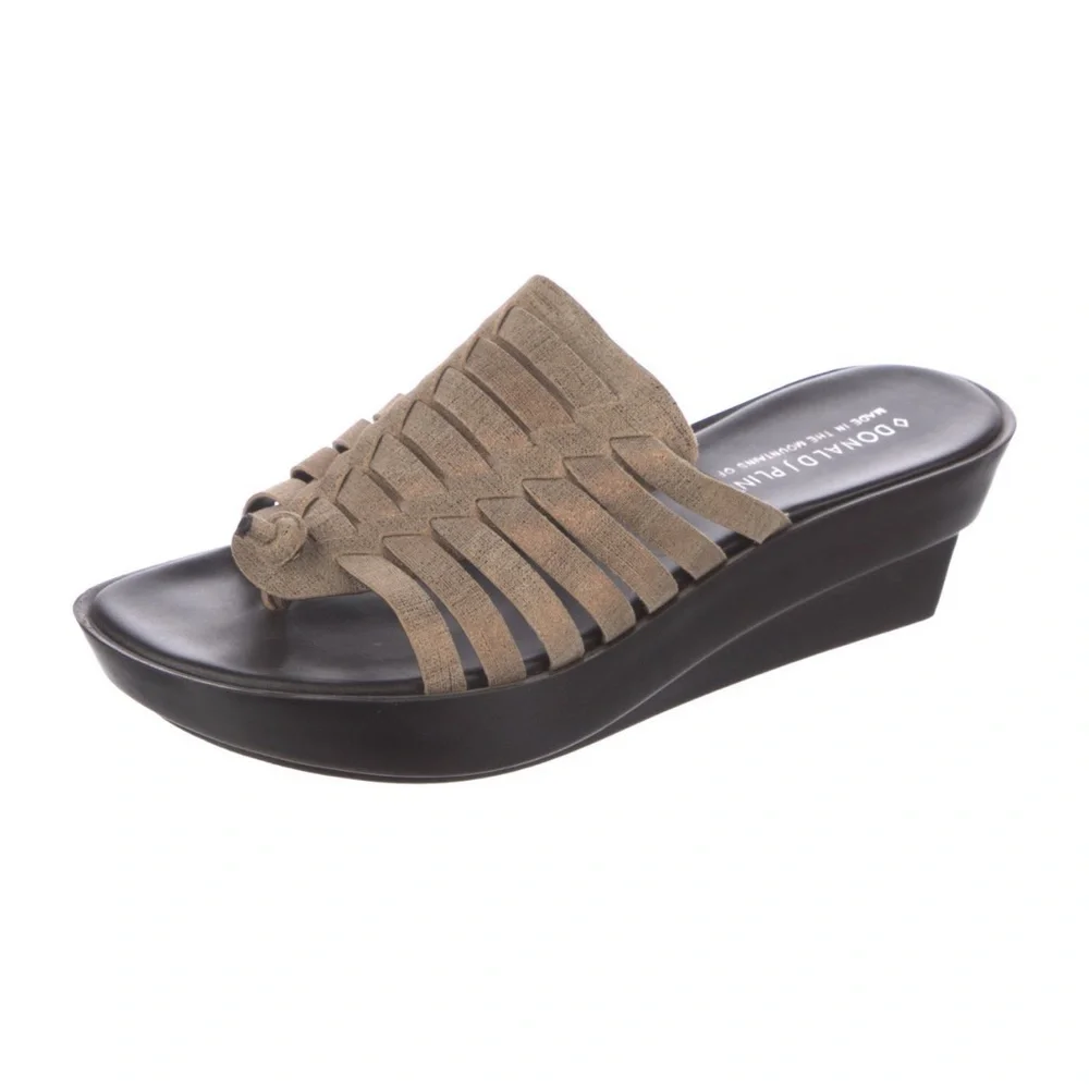DONALD PLINER Multistrap Suede Platform Thongs Size 8